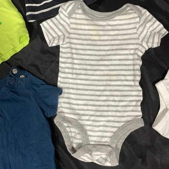 0-9 Months Baby 5 Bodysuits and 3 shirts bundle - Picture 5 of 9